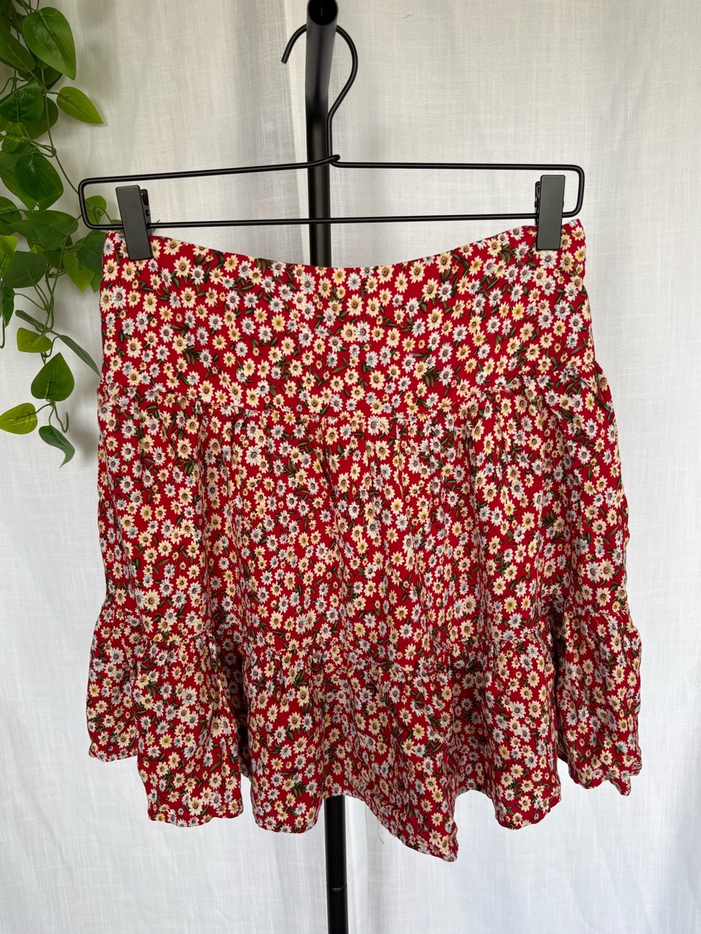 Natural Life Red Daisy Floral Smocked Tiered Ruffle Mini Skirt Medium - Picture 2 of 6
